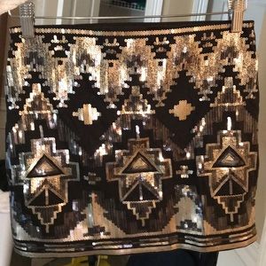 💎✨🌟 Gold and black sequin mini skirt!